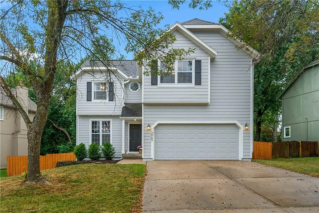 4 bed, 2.5 bath, 2505 sqft, $3,200 — Photo 1