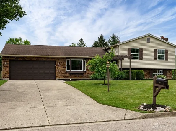 1902 S Springcrest Ct, Dayton, OH 45432
