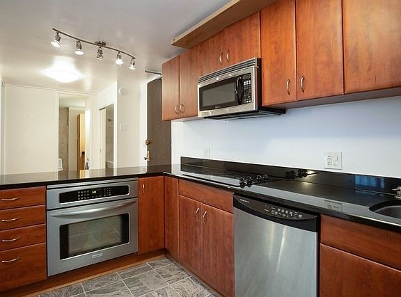 4th image of 233 E Erie St APT 2205