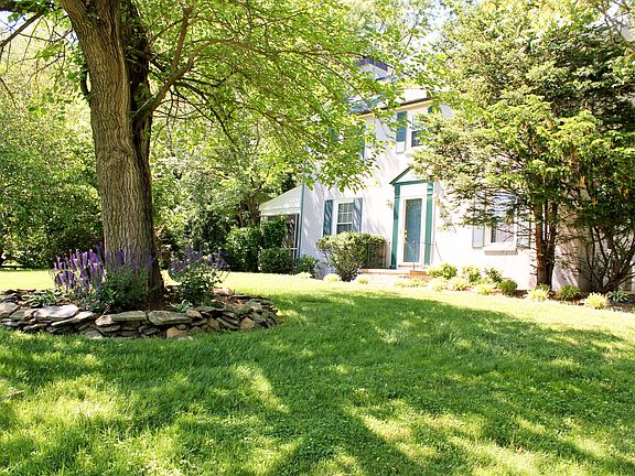 Exterior- front yard