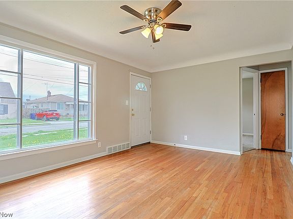 5th image of 13706 Sprecher Ave