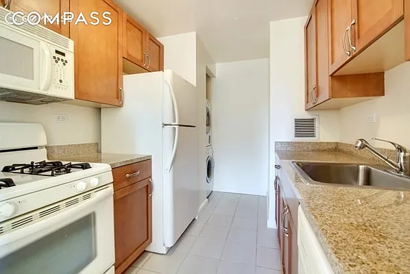 Rented by Compass | media 30