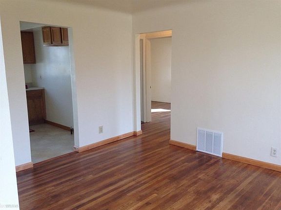 4th image of 58008 Lutes St