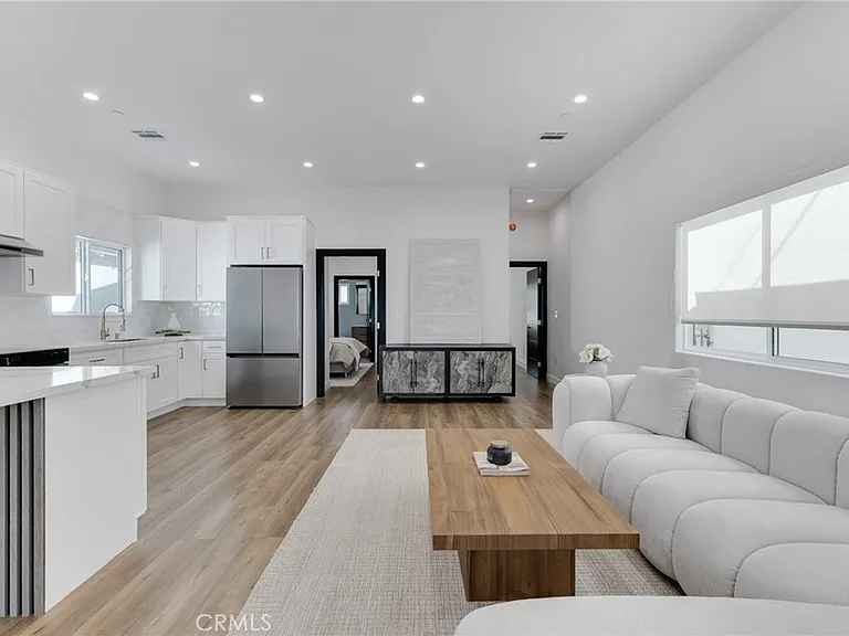 6208 Beeman Ave — Photo 8