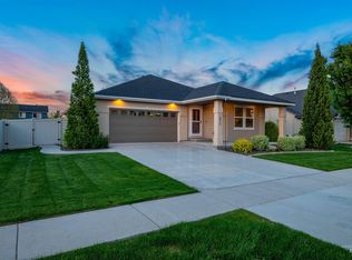 1072 W Woodbury Dr, Meridian, ID 83646