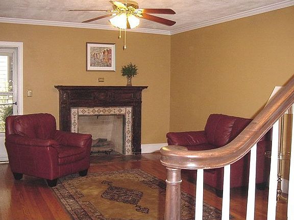 living room w/ gas log fireplace