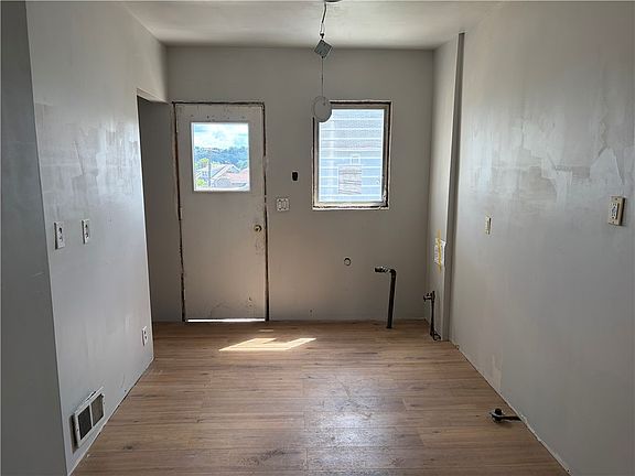 2nd image of 1821 Abraham St