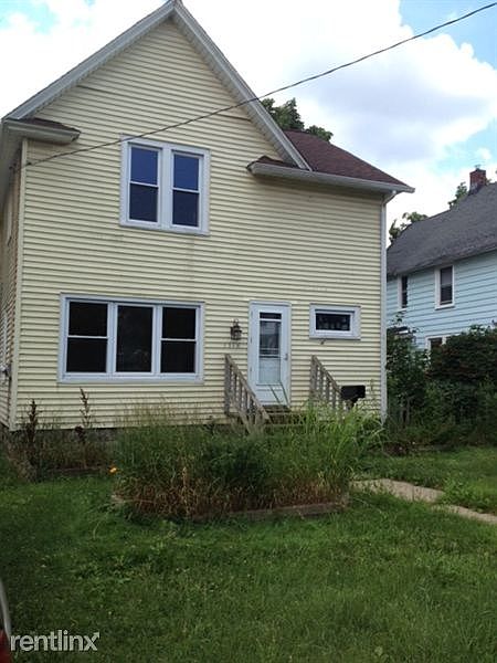1518 Stockbridge-front of house
