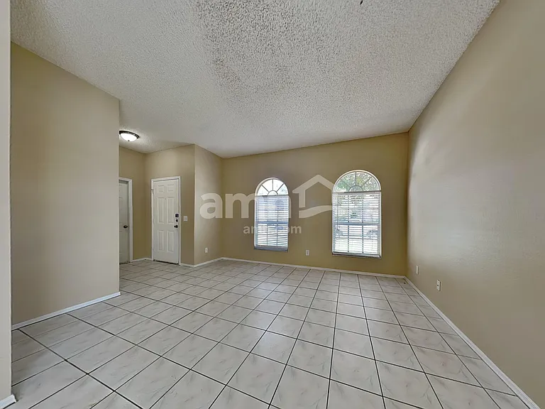 451 Sand Ridge Dr — Photo 5
