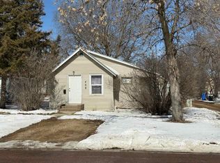 408 SE 1st St, Madison, SD 57042