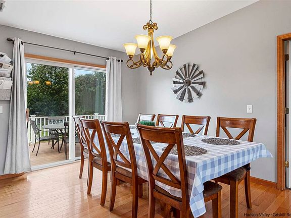 5th image of 110 Canterbury Dr