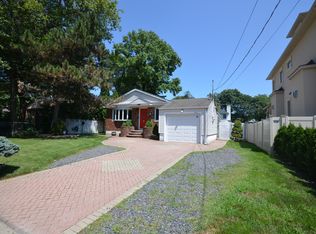 1061 Huguenot Ave, Staten Island, NY 10312