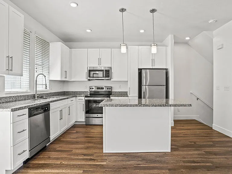 Aero Luxury Townhomes — Photo 6