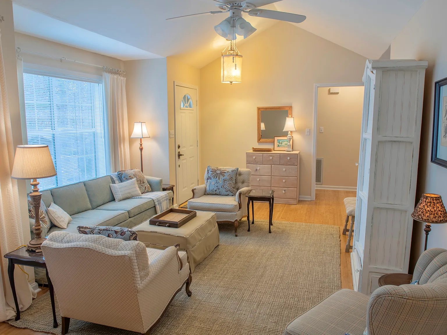 3 bed, 1362 sqft, $1,700 — Photo 4