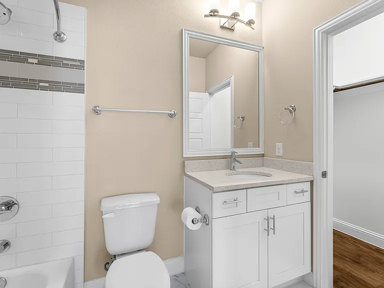 2952 Sheridan Dr — Photo 29