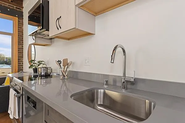 290 Burnett Ave S #200 — Photo 11