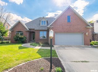 4607 N Thornhill Dr, Peoria, IL