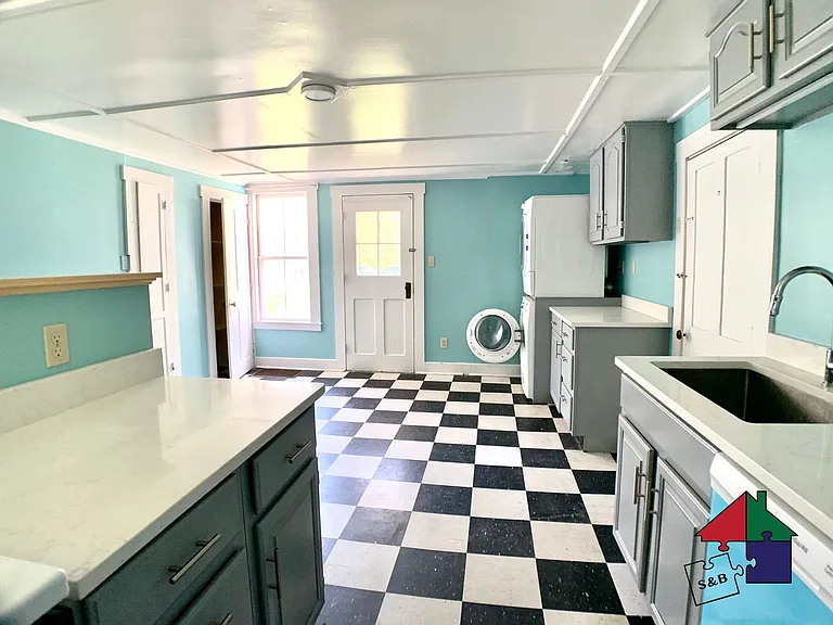 102 Northfield St — Photo 4