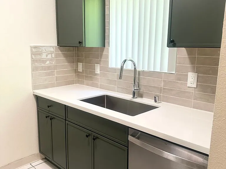 1234 Las Palmas Ave — Photo 5