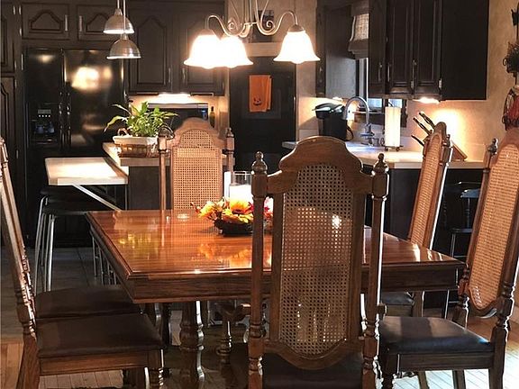 4th image of 33 Teakwood Dr