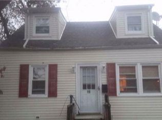 15 7th St, Bayville, NY 11709