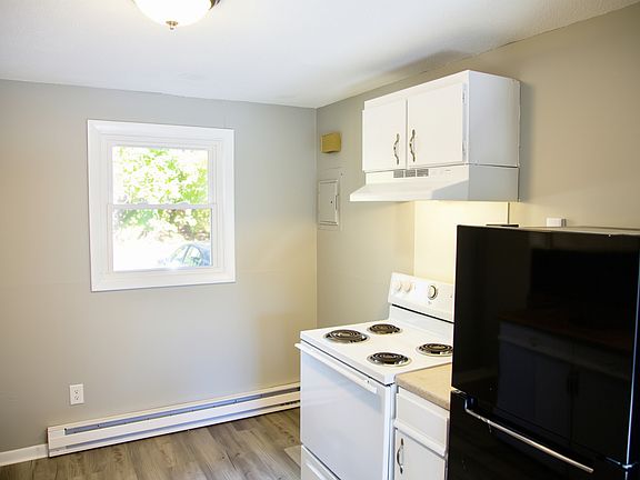2nd image of 29 W Lake St #29