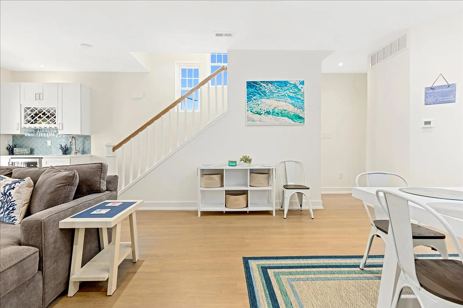 3 bed, 3.0 bath, 2195 sqft, $7,172 — Photo 4