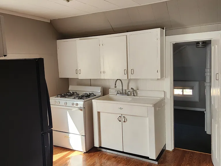 1444 Main St #UPPER — Photo 6