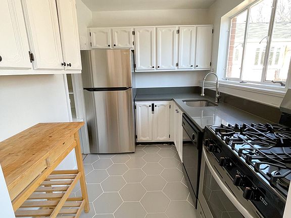 2nd image of 10417 Montrose Ave #M302