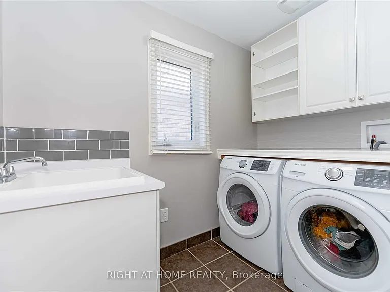 41 Dufay Rd — Photo 5