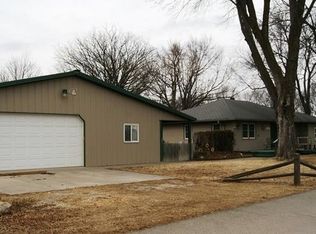 101 S Pine St, Silver Lake, KS 66539
