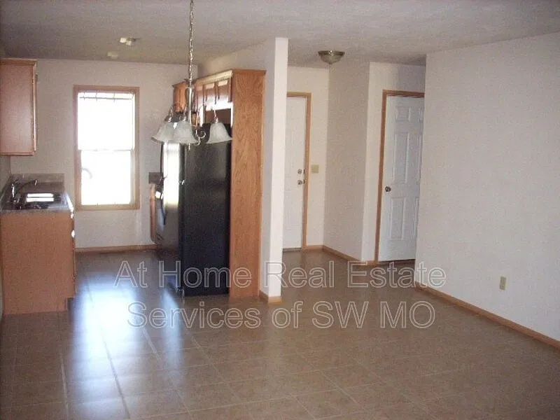 2 bed, 2.0 bath, 1200 sqft, $1,180 — Photo 2