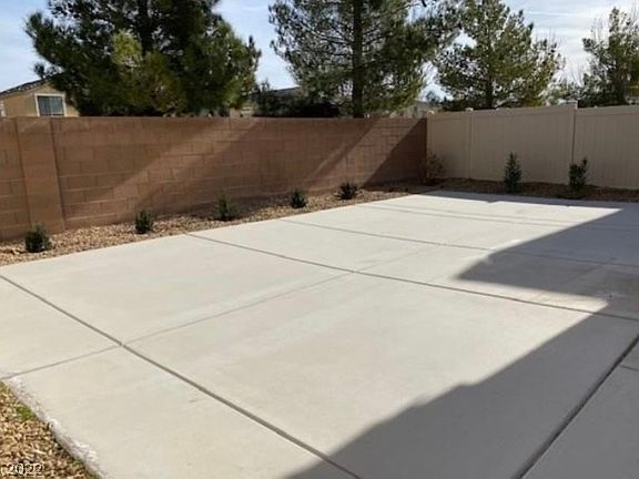 2nd image of 5540 Stelle Amore St