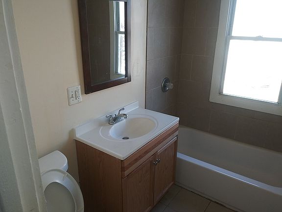 5th image of 11130 S Vernon Ave #3