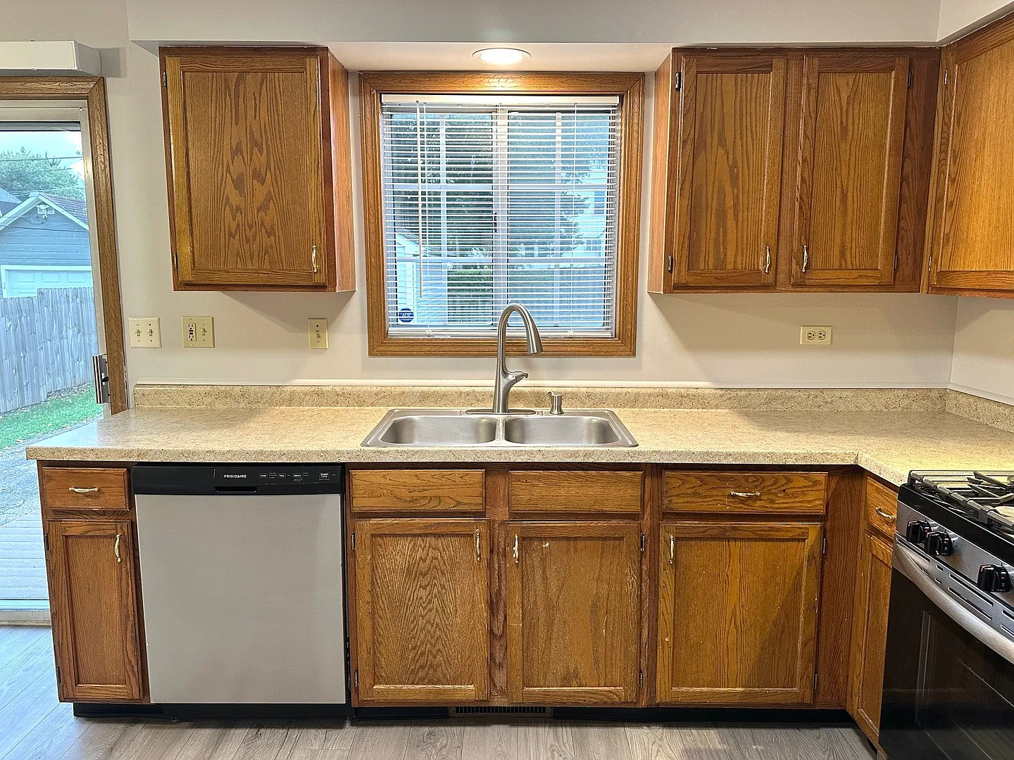 2 bed, 1.5 bath, 1033 sqft, $1,950 — Photo 3