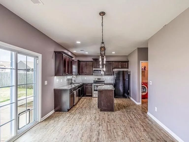 374 Hartleigh Dr — Photo 13