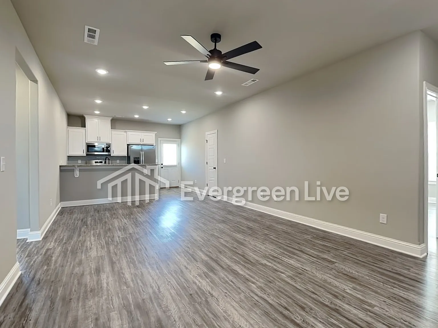 3 bed, 2.0 bath, 1565 sqft, $1,495 — Photo 2