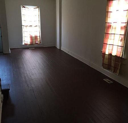 2401 W.LOMBARD DIN-LIV