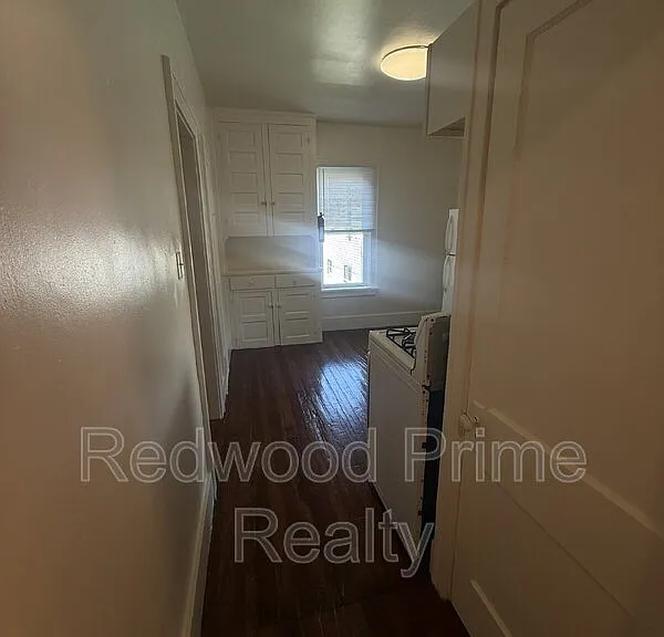 110 Lloyd St #5 — Photo 5