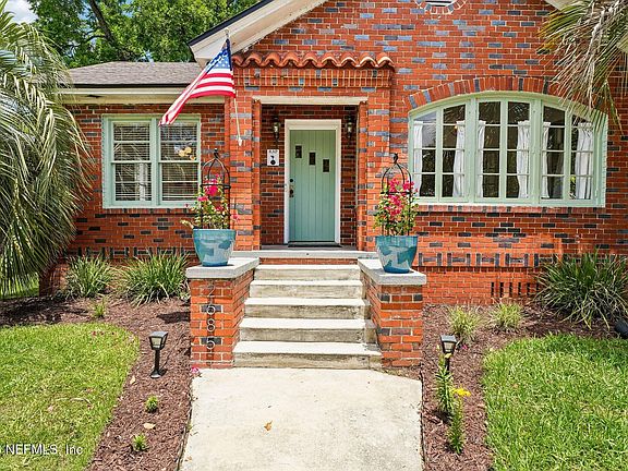 2nd image of 2685 DELLWOOD Avenue