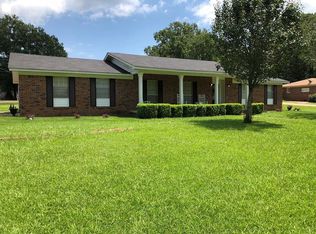 302 Pinehill Dr, Aberdeen, MS 39730