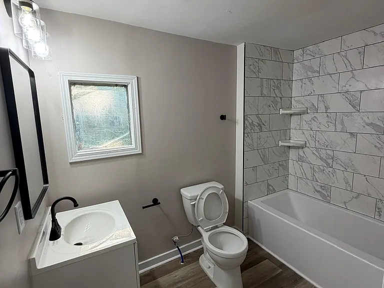 2429 Adams St — Photo 8