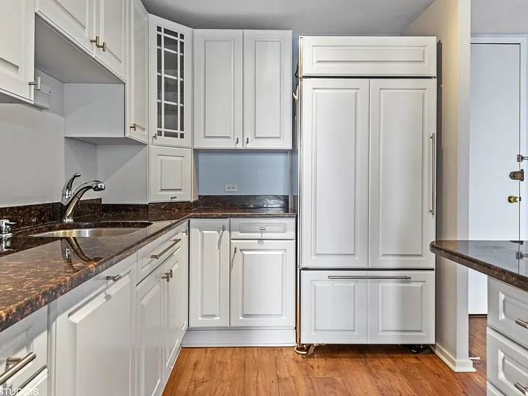 1660 N La Salle Dr #1608 — Photo 6