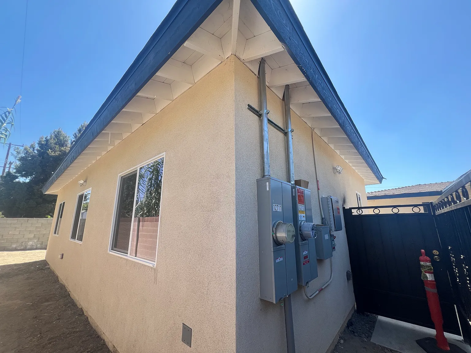3 bed, 1000 sqft, $3,400 — Photo 4