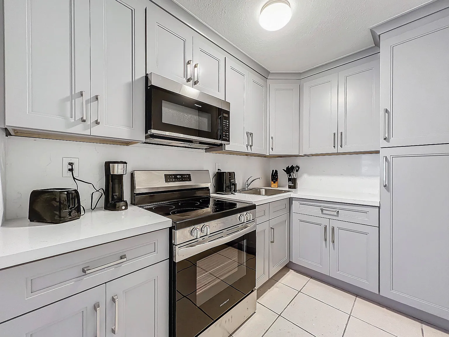 4 bed, 2.0 bath, 1400 sqft, $1,230 — Photo 3