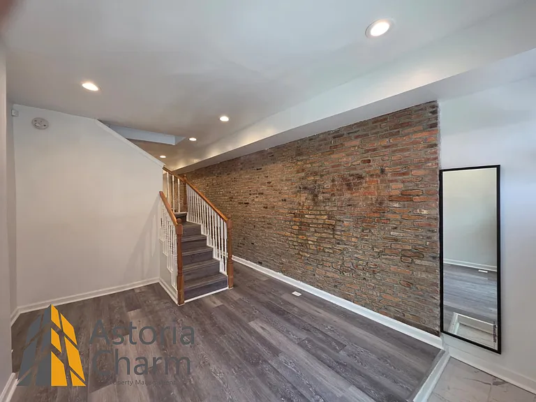 519 E 28th St — Photo 30