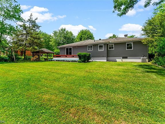 3rd image of 1027 Logan Ave