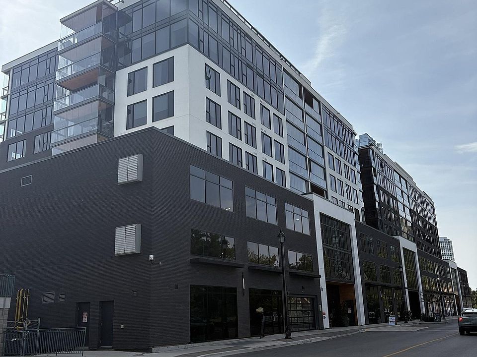 1st image of 185 Dunlop St E #609