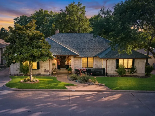 209 Yacht Club Dr, Rockwall, TX 75032