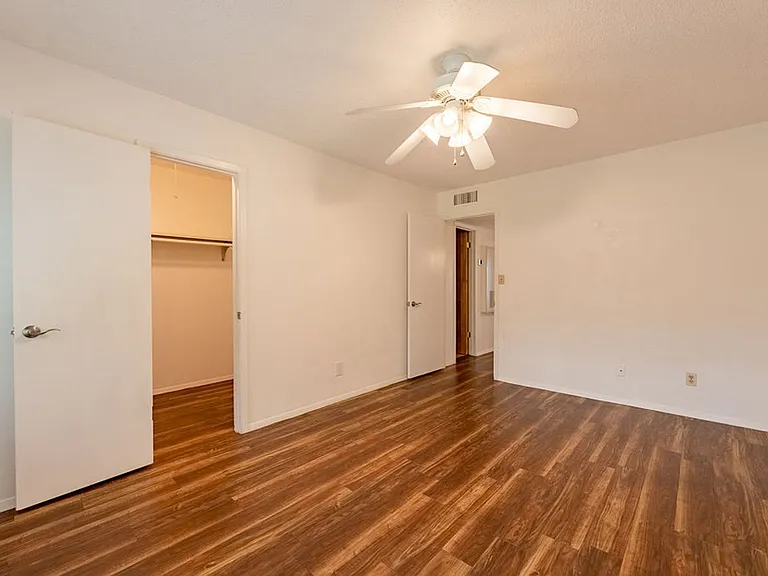 9604 Blue Creek Ln — Photo 17